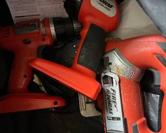 we have not found the batteries or charger for this set.