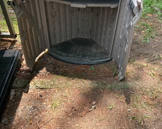 Rubbermaid outdoor garden tool organizer