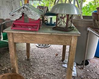 Multiple birdhouse & birdfeeders