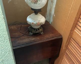 “Gone with the Wind” style lamp- vintage
