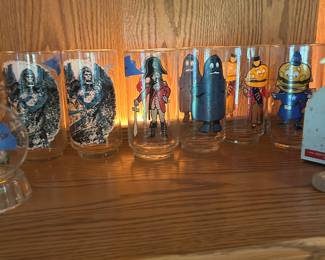 Pair 1970s King Kong glasses; Lot of (4) 1970s McDonalds glasses