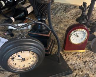 Modern shelf clocks