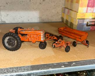 Cast tractor w/ implements