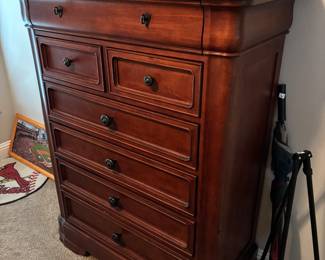 Cindy Crawford dresser