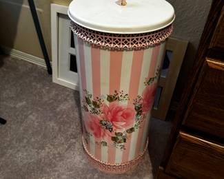 Decorative floor tin