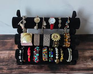 Women's jewelry and accessories