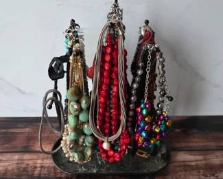 Women's jewelry and accessories