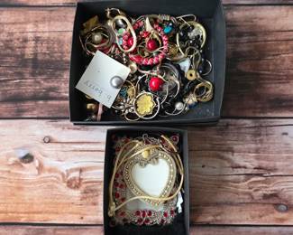 Women's jewelry and accessories