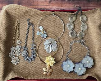 Women's jewelry and accessories