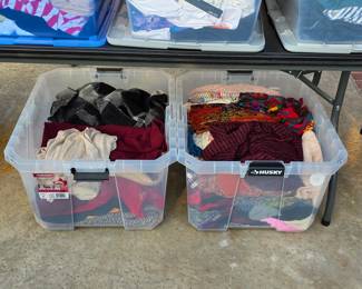 Women's clothing - hundreds of pieces new with tags