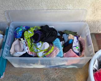 Women's clothing - hundreds of pieces new with tags