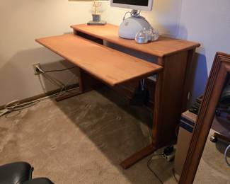 Computer desk