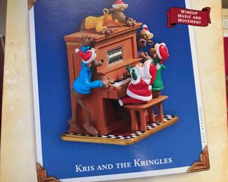 2004 Kris and The Kringles Hallmark ornament Wind Up - Plays Piano