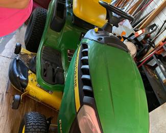 John Deere E140 Riding Mower