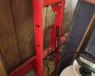 Lawnmower lift