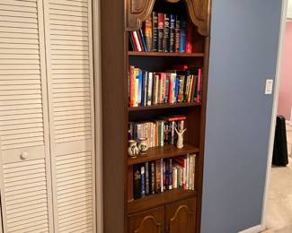 Bookcase/display cabinet