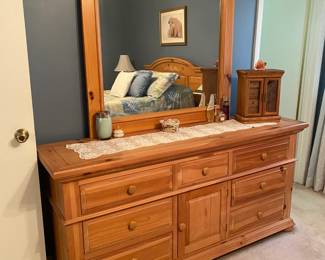 Broyhill Pine Wood Bedroom Set