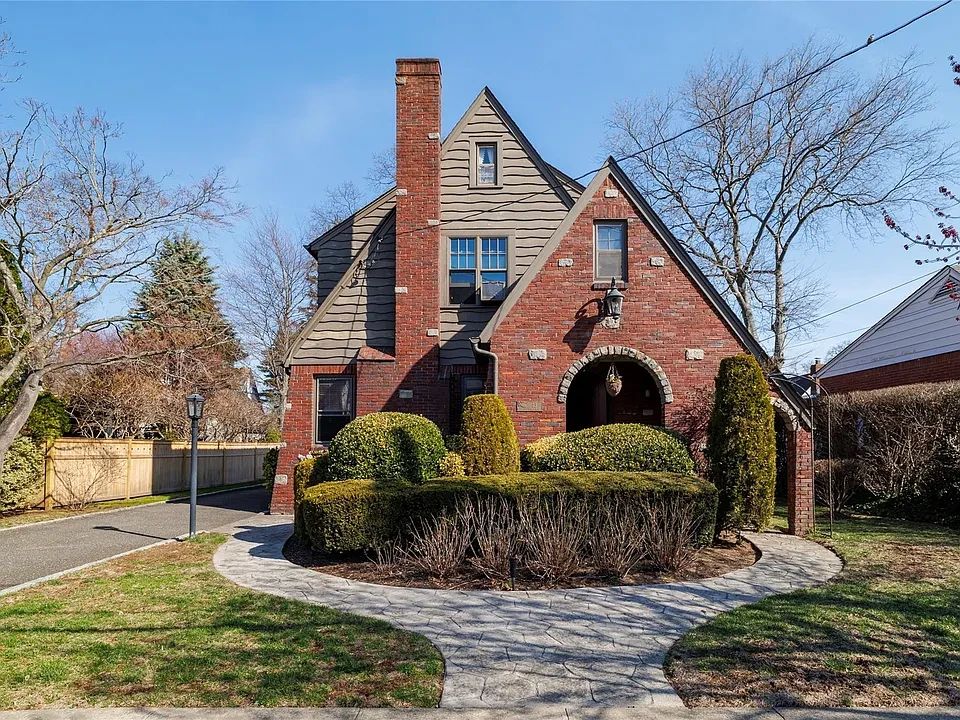 ELEGANT VINTAGE MALVERNE HOME