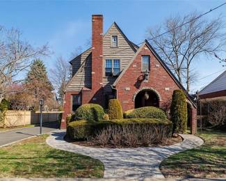 ELEGANT VINTAGE MALVERNE HOME