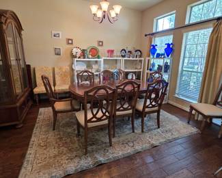 Bassett Furniture, dining tagle with 8 chairs