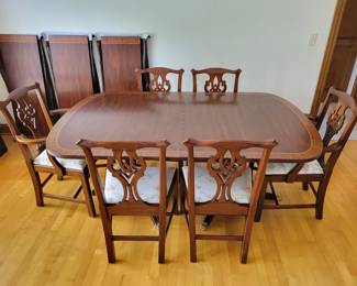 Henkel Harris Model 2207 Banded Mahogany Dining Table. 6ft x 46in plus three 16in leaves. Excellent Condition!