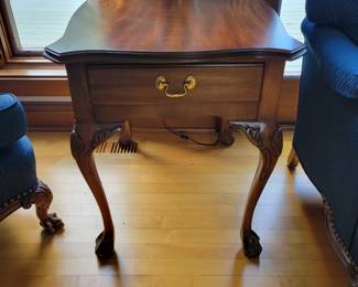 Vintage Henkel Harris Virginia Galleries Collection Chippendale Style Solid Mahogany Side Table.