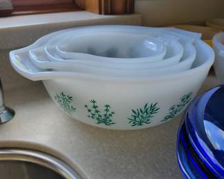 Beautiful Glassbake Herb Cinderella Bowl Set.