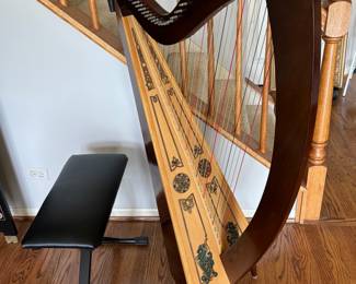 Beautiful Harp w/Seat