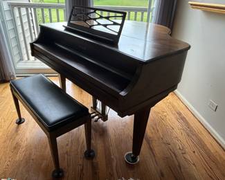 Baby Grand Piano w/Bench Seat