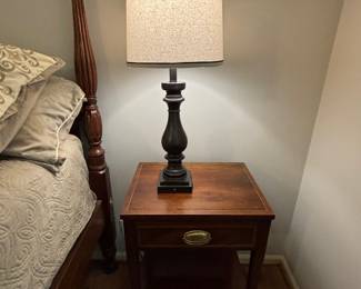 Vintage End Table w/Lamp