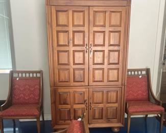 Armoire with adjustable shelves