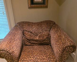Another pic of chair