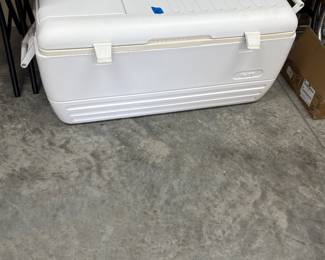 Garage - ice chest