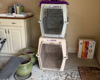 Garage - nice planters & dog crates