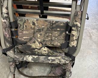 Garage - Climbing tree stand