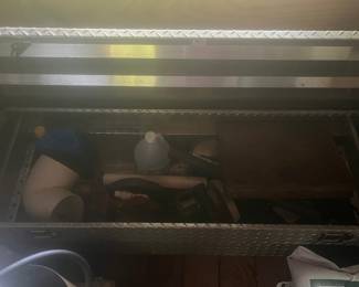 Truck tool box