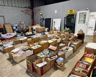 Box Lots of misc household items, Home Decor and Collectibles Orlando Estate Auction