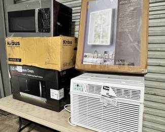 Microwave, AC Unit, Sink and Mirror Orlando