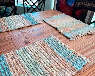 Colorful place mat set