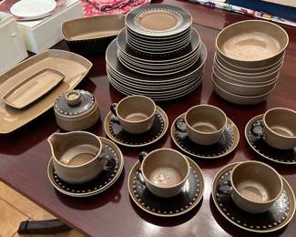 1960s Vintage Franciscan Discovery Tahiti. 8 Dinner Plates, 6 Salad Plates, 7 Bread Plates, 6 Bowls, 5 Cups, 7 Saucers, 1 Creamer, 1 Sugar, 2 Platters, 1 Serving Bowl. Black and Brown Dish / Serving Set. Tahitian