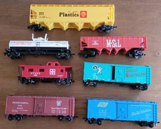 HO Train Car Lot of 7