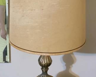 1971 L&L WMC Amber Glass Table Lamp W/ Dual Bulbs