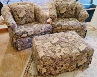 Pair of Living Room Chairs with Footrest