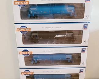 Athearn HO Tank Car Lot of 4