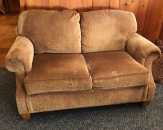 Flexsteel loveseat - we also have matching 3 seater sofa (white spots are sun coming in thru gaps in blinds)