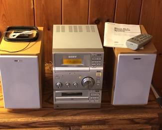 Sony Micro Hi-Fi component system with remote (CMT-CP100) - plays CDs & cassettes