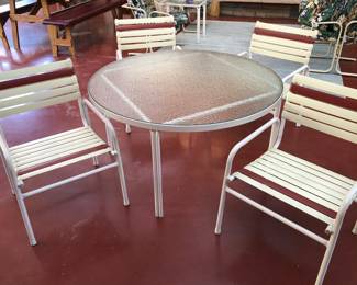 Groovy patio set - 47” glass top table & 4 strap chairs