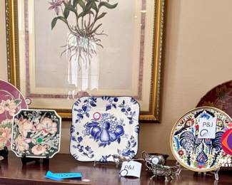 Back to that Fabulous Dallas Estate Sale this Weekend -- 2 days only!
No way could Sandy sell everything in 1 weekend when you have double the treasures of every other sale. So she's back this week with more things to sell, but this time at discounted prices! Bring those shopping bags; you're going to need them.