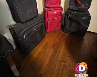 Back to that Fabulous Dallas Estate Sale this Weekend -- 2 days only!
No way could Sandy sell everything in 1 weekend when you have double the treasures of every other sale. So she's back this week with more things to sell, but this time at discounted prices! Bring those shopping bags; you're going to need them.