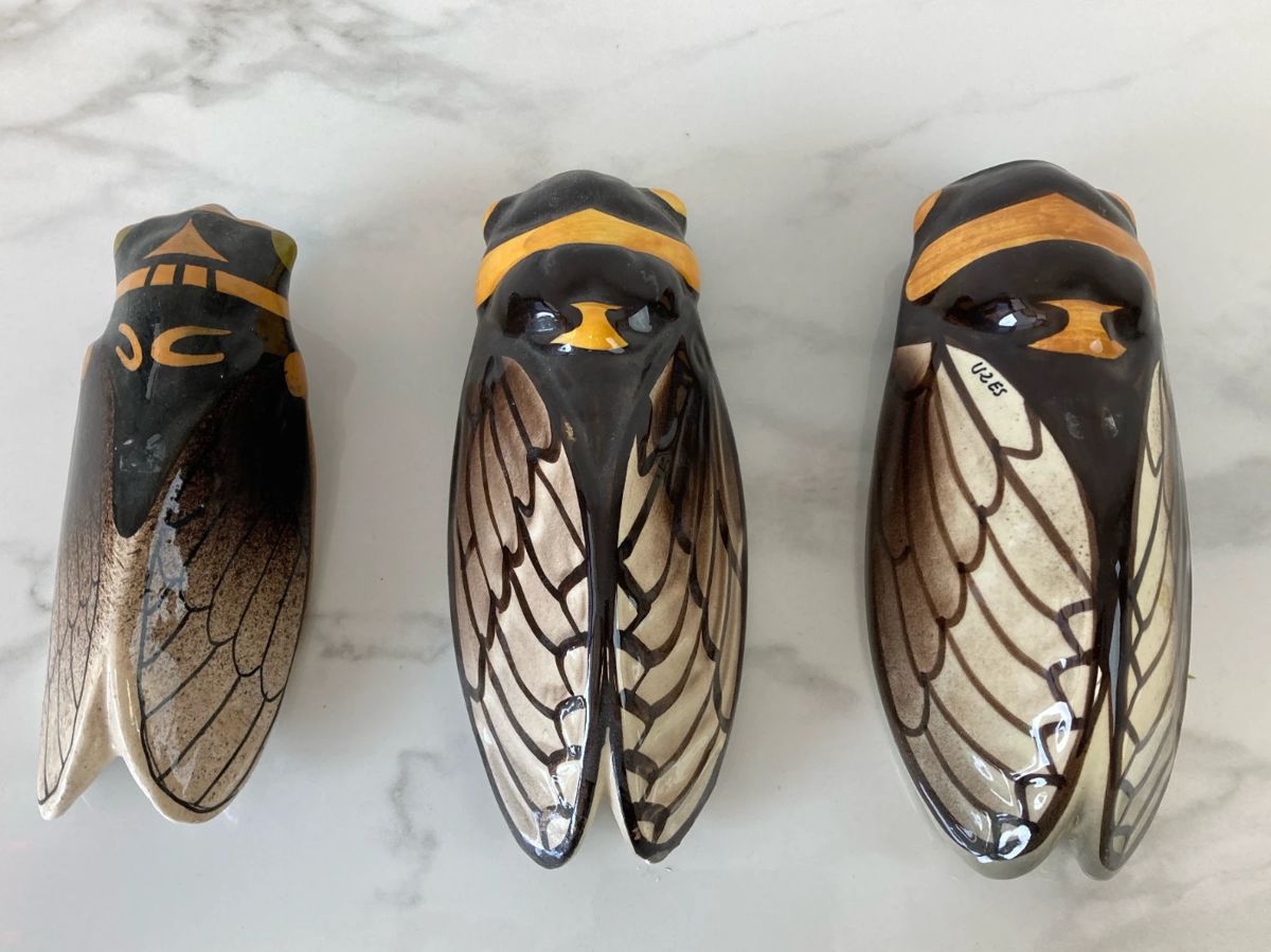Lot 4181 Vintage French Majolica Cicada Wall Pocket Vases
